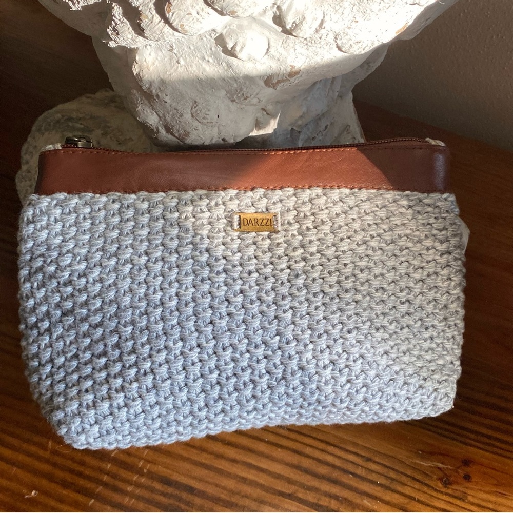 Darzzi attractive, adorable knit pouch!